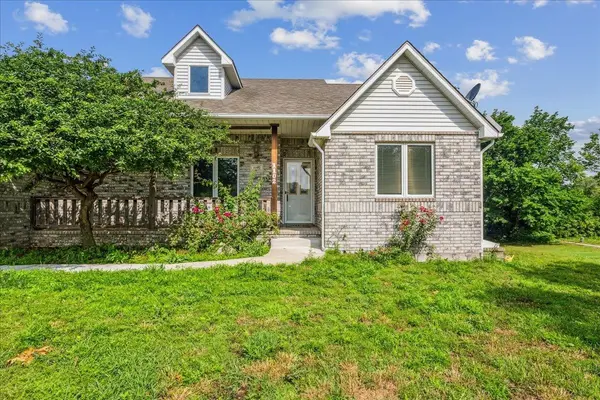 1102 E Rainbow Ct, Towanda, KS 67144