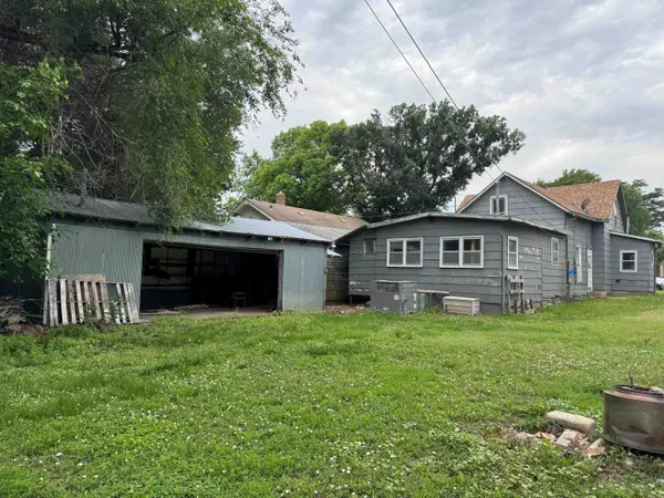 414 East Ave S, Lyons, KS 67554
