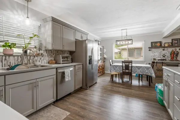 4540 Woodlow Dr, Bel Aire, KS 67220