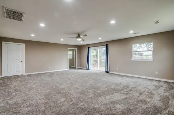 302 S Washington St, Belle Plaine, KS 67013