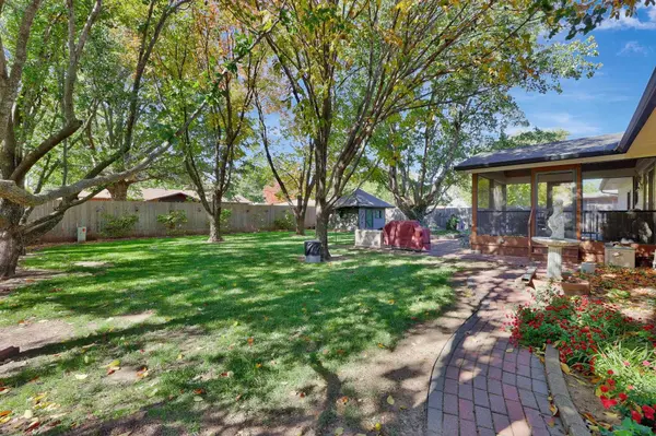 733 S James, Maize, KS 67101