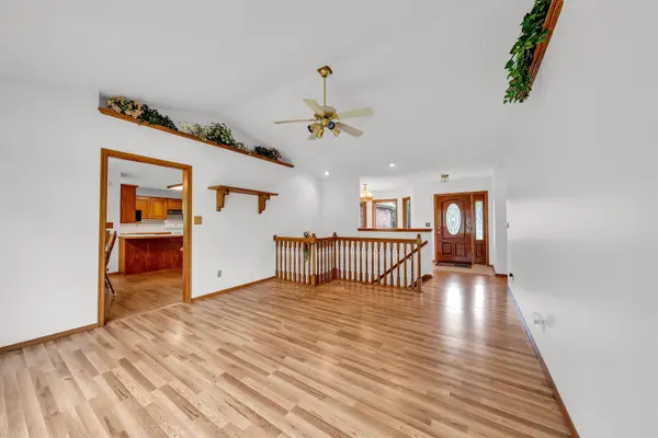 105 S Brownthrush Cir, Wichita, KS 67209