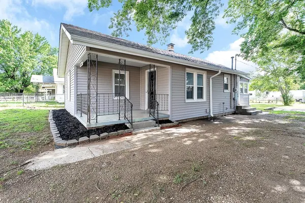 1408 N 8th St, Arkansas City, KS 67005