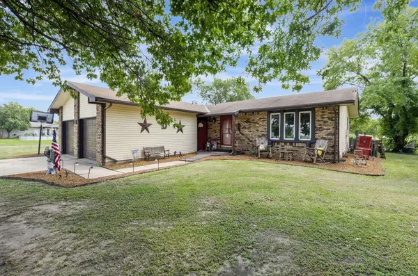 985 E 126th Ave N, Belle Plaine, KS 67013