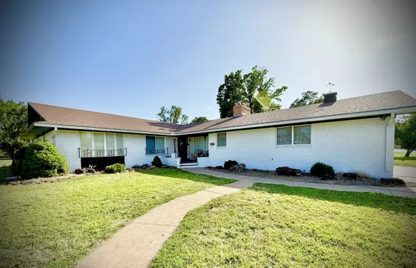 227 N 3rd St, Sterling, KS 67579