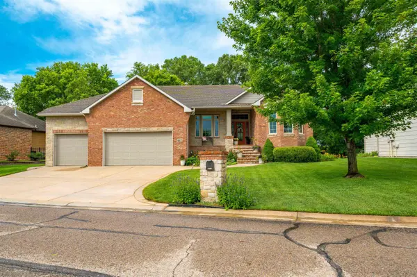 6513 S Cedardale Ave, Derby, KS 67037