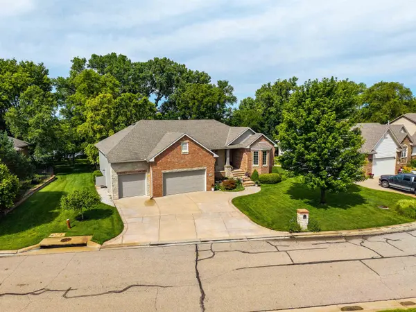 6513 S Cedardale Ave, Derby, KS 67037