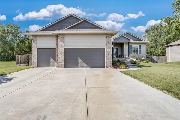 118 E Timber Creek St, Haysville, KS 67060