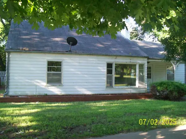 900 Adams St, Fredonia, KS 66736