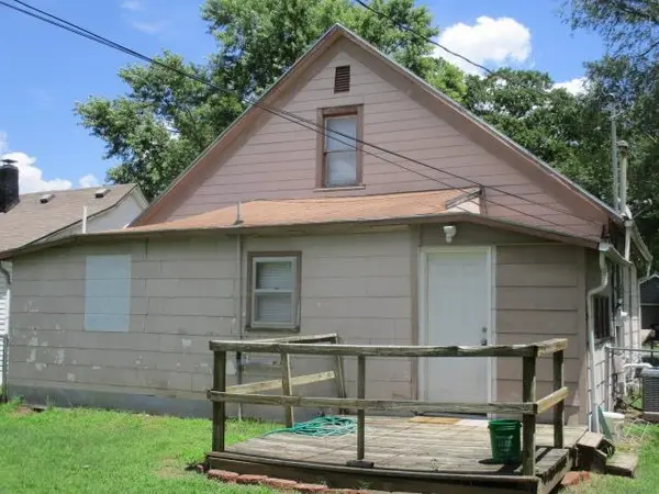 305 S Park St, Maize, KS 67101