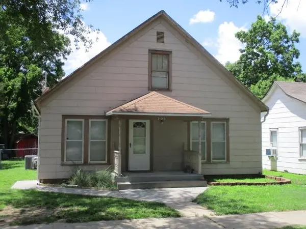 305 S Park St,  Maize,  KS 67101