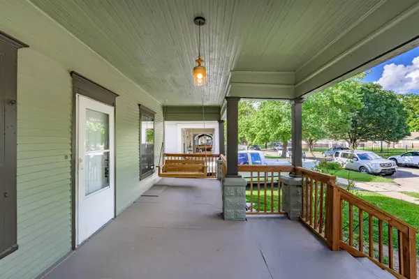 2011 N Wellington Pl, Wichita, KS 67203