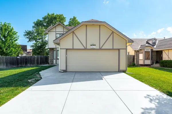 6740 E Pepperwood St, Wichita, KS 67226