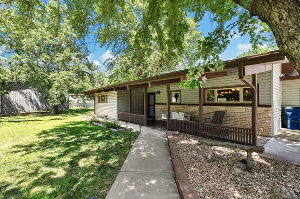 2 Tonjo Ct, Goddard, KS 67052