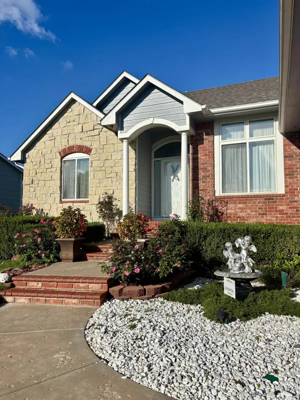 1026 N Bristol St, Wichita, KS 67206