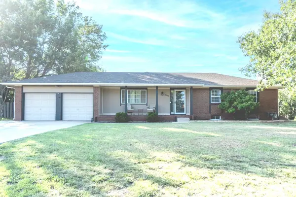 202 W Berlin Dr, Rose Hill, KS 67133