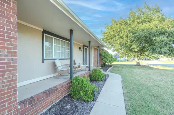 202 W Berlin Dr, Rose Hill, KS 67133