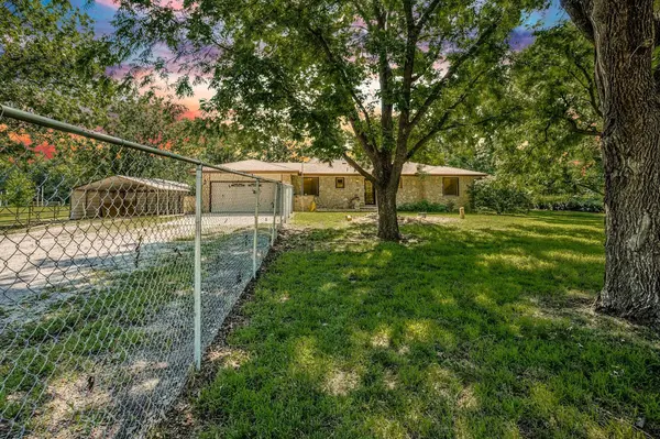 1404 N Greenwich Rd, Mulvane, KS 67110