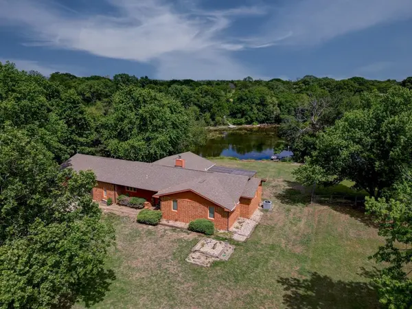4 Lakeridge Dr,  Arkansas City,  KS 67005