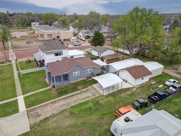 706 S B St, Arkansas City, KS 67005
