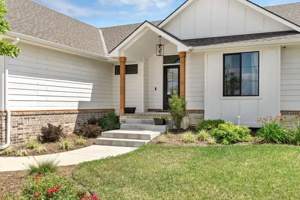 8761 E Bradford St, Wichita, KS 67210
