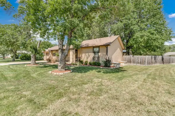 1034 S Dalton Dr, Wichita, KS 67207