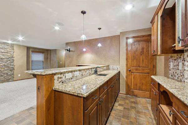 537 Woodstone Pl, Andover, KS 67002