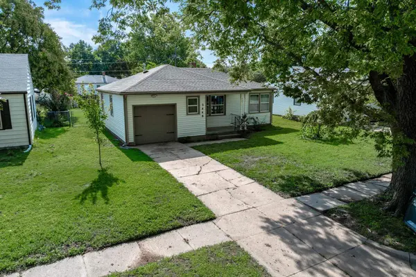 2448 S Ellis Ave, Wichita, KS 67216