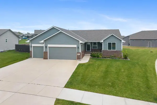 801 Bellows St, Derby, KS 67037
