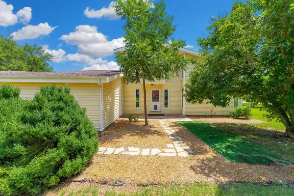 920 S Sharon Dr,  Derby,  KS 67037