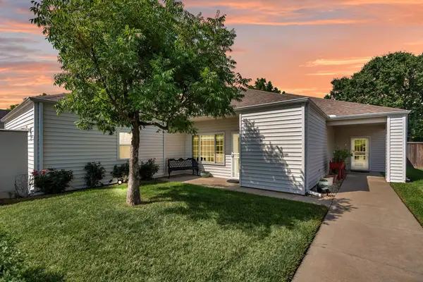 838 N Glenmoor Dr, Wichita, KS 67206