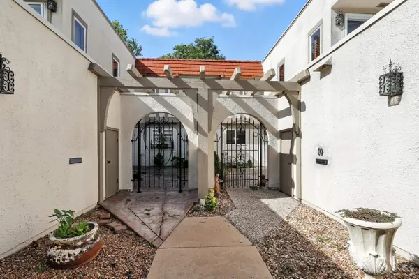 10 E Via Roma Dr, Wichita, KS 67230