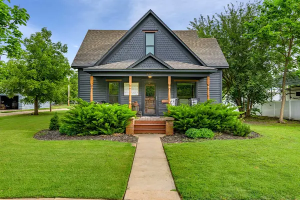 407 E Main St,  Sterling,  KS 67579-2140
