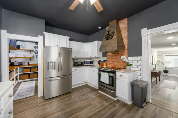 407 E Main St, Sterling, KS 67579-2140