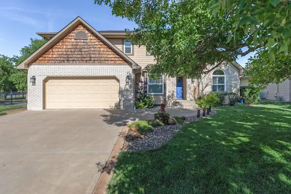 831 S Spring Hollow Dr, Wichita, KS 67230