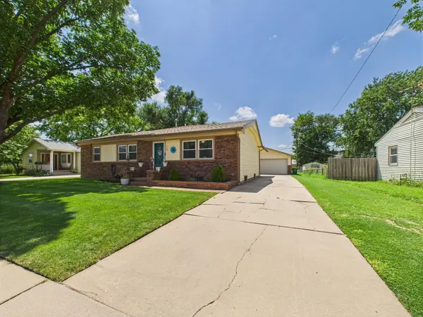 219 N McComas St, Wichita, KS 67203