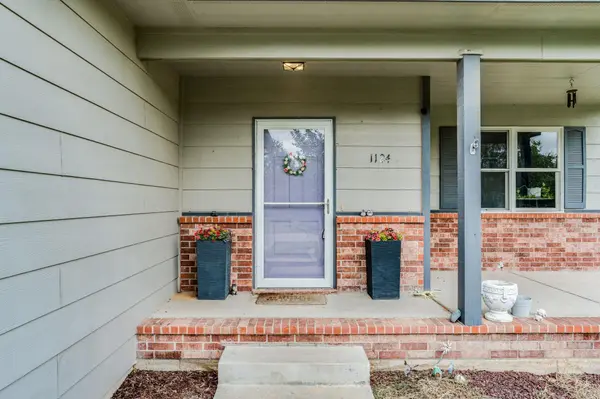 1124 N Parkway Dr, Valley Center, KS 67147