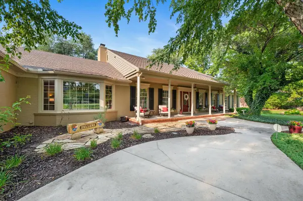 7 E Swallow St, Wichita, KS 67230
