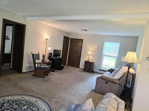 7 Renfrew Rd, Winfield, KS 67156