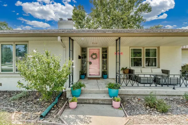 6301 Peach Tree Ln, Wichita, KS 67218