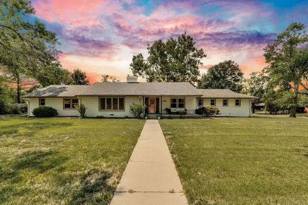 6301 Peach Tree Ln, Wichita, KS 67218