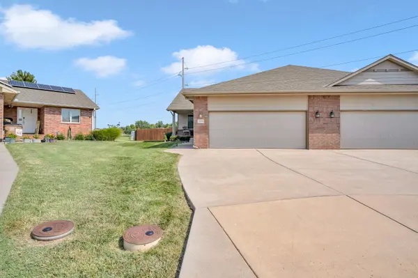 1224 Lazy Creek, Newton, KS 67114