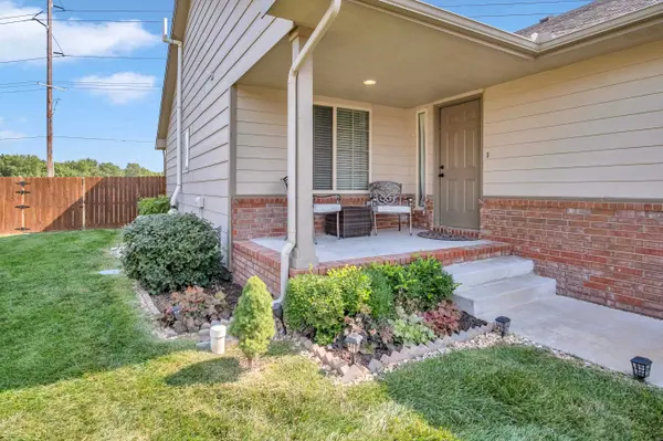 1224 Lazy Creek, Newton, KS 67114