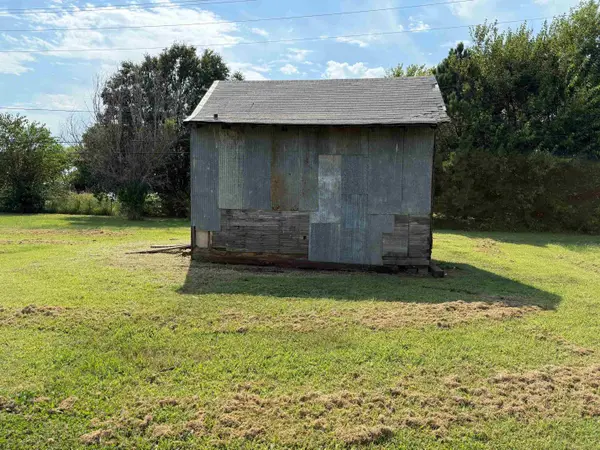319 N Poplar St, Burden, KS 67019