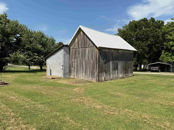 319 N Poplar St, Burden, KS 67019