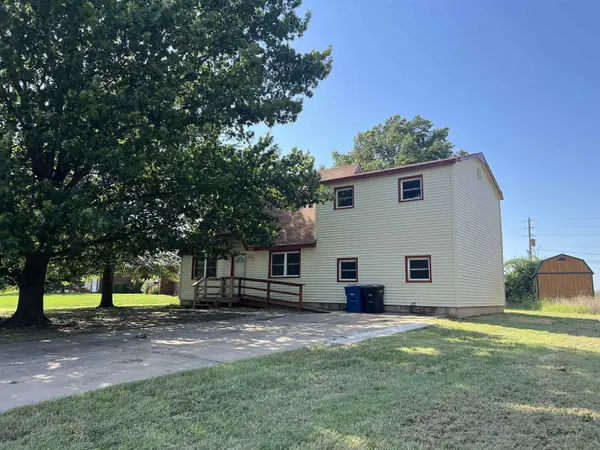 14 Woodland Dr, Augusta, KS 67010