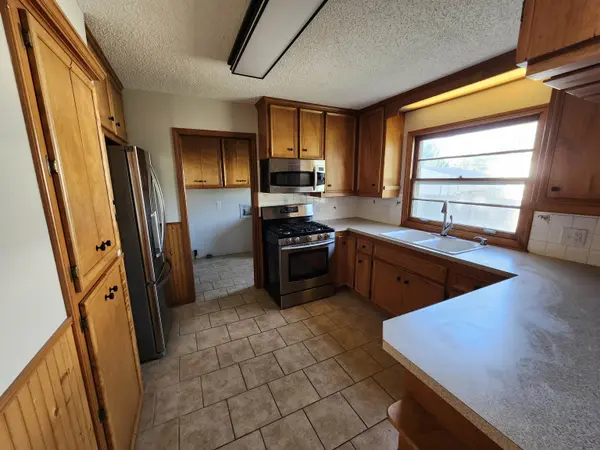 411 E Mulvane St, Mulvane, KS 67110