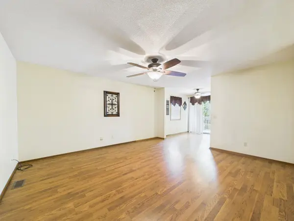 244 W Village Lake Dr, Derby, KS 67037