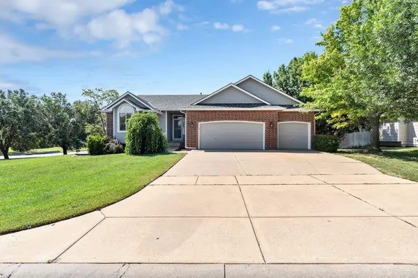 2303 N Regency Lakes Ct, Wichita, KS 67226
