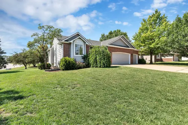 2303 N Regency Lakes Ct, Wichita, KS 67226